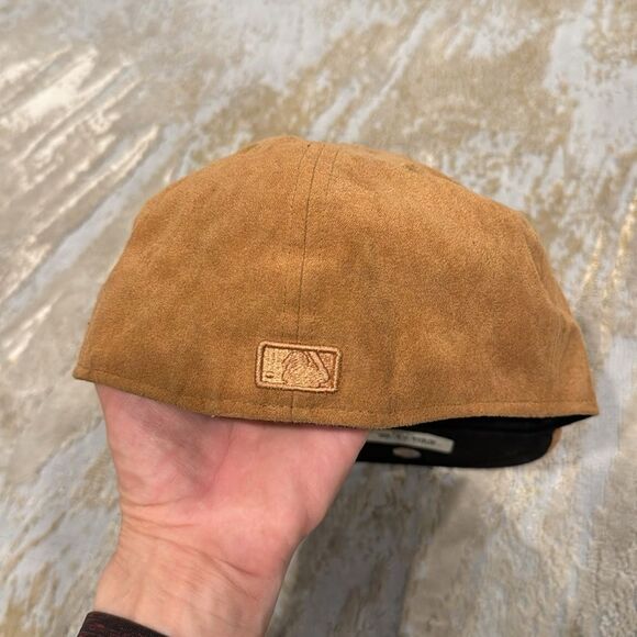 New Era New York Yankees 59FIFTY Fitted Hat Cap Wheat Suede Pack Size 7 1/4 EUC - Picture 3 of 11